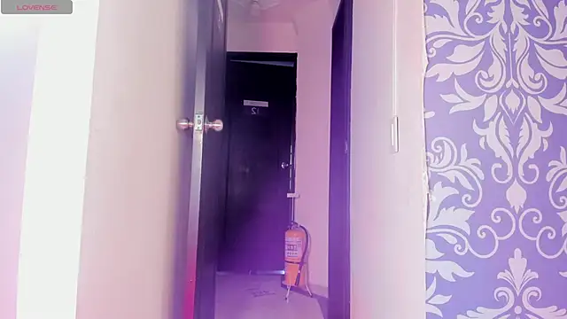 ice queen  online show from 10-12-25, 04:06