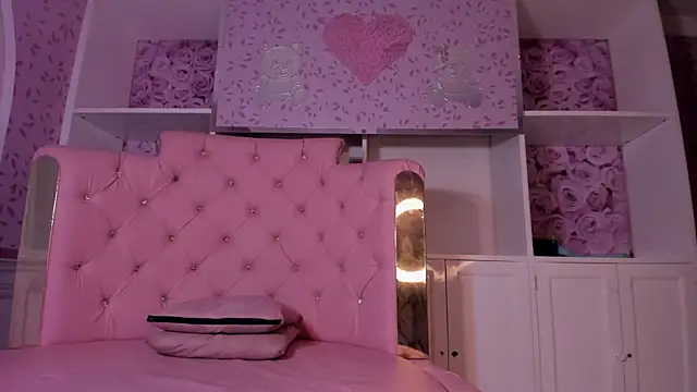 ice queen  online show from 10-30-25, 03:52