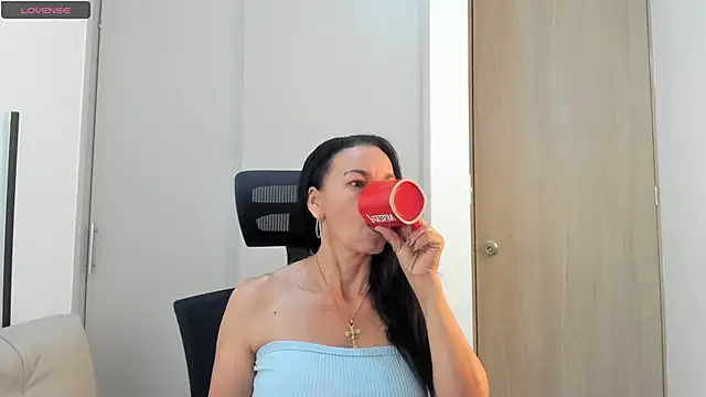 Evawalker  online show from 10-11-25, 02:59