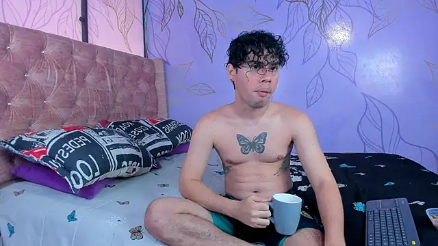 Snapshot of Theskinnyboys chatting on 01-14-25, 01:38 Theskinnyboys online show from 01-14-25, 01:38
