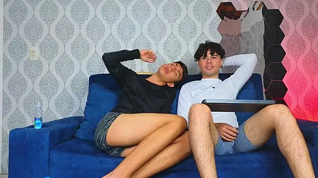 Snapshot of Theskinnyboys chatting on 03-02-25, 10:48 Theskinnyboys online show from 03-02-25, 10:48