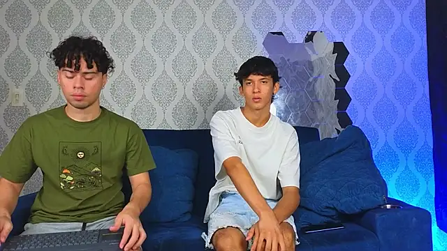 Snapshot of Theskinnyboys chatting on 03-05-25, 01:17 Theskinnyboys online show from 03-05-25, 01:17