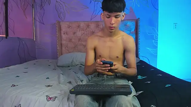 Snapshot of Theskinnyboys chatting on 03-20-25, 01:26 Theskinnyboys online show from 03-20-25, 01:26