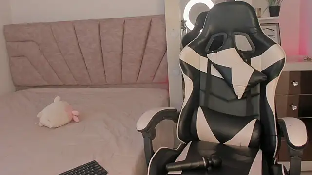 SavannahWildee online show from 10-15-25, 01:22