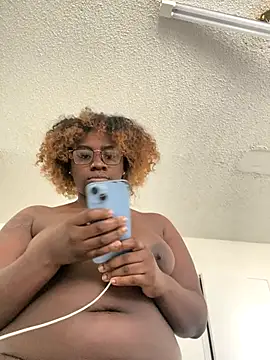 Snapshot of LillShayy chatting on 11-06-25, 03:57 LillShayy online show from 11-06-25, 03:57