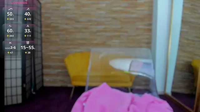 Snapshot of AishaRouhi chatting on 09-25-25, 04:05 AishaRouhi online show from 09-25-25, 04:05