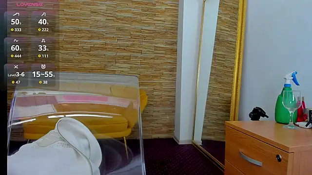 Snapshot of AishaRouhi chatting on 09-27-25, 04:06 AishaRouhi online show from 09-27-25, 04:06