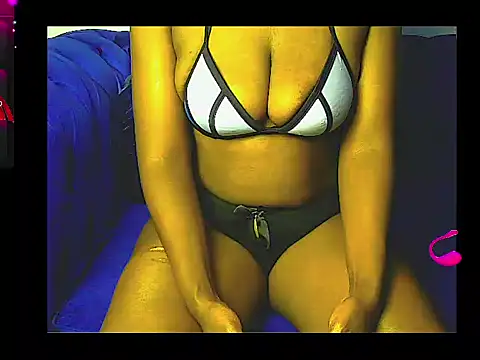 Snapshot of lilylovexx chatting on 10-03-25, 01:19 lilylovexx online show from 10-03-25, 01:19