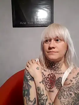 Snapshot of poussichienne chatting on 11-20-25, 01:44 poussichienne online show from 11-20-25, 01:44