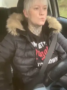 Snapshot of poussichienne chatting on 11-24-25, 09:42 poussichienne online show from 11-24-25, 09:42