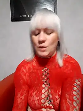 Snapshot of poussichienne chatting on 12-14-25, 04:34 poussichienne online show from 12-14-25, 04:34