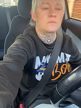 Snapshot of poussichienne chatting on 12-18-25, 12:00 poussichienne online show from 12-18-25, 12:00