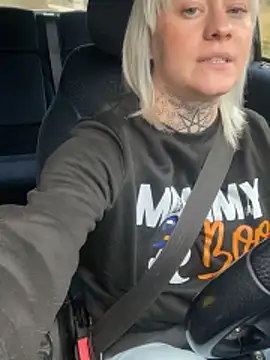 Snapshot of poussichienne chatting on 12-19-25, 12:34 poussichienne online show from 12-19-25, 12:34