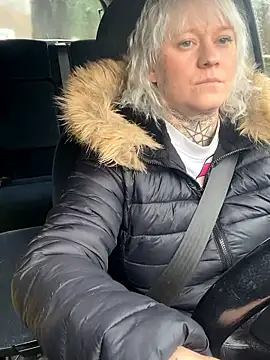 Snapshot of poussichienne chatting on 01-12-26, 11:04 poussichienne online show from 01-12-26, 11:04