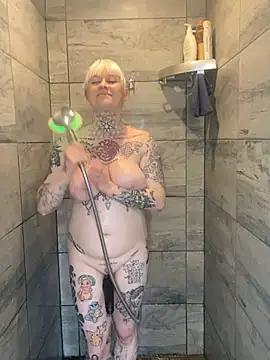 Snapshot of poussichienne chatting on 01-17-26, 01:27 poussichienne online show from 01-17-26, 01:27