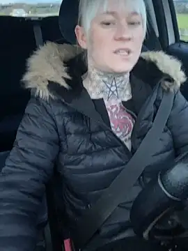 Snapshot of poussichienne chatting on 02-10-26, 04:44 poussichienne online show from 02-10-26, 04:44