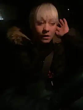 Snapshot of poussichienne chatting on 02-19-26, 04:19 poussichienne online show from 02-19-26, 04:19