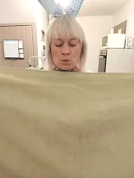 Snapshot of poussichienne chatting on 02-21-26, 05:03 poussichienne online show from 02-21-26, 05:03