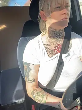 Snapshot of poussichienne chatting on 03-02-26, 09:05 poussichienne online show from 03-02-26, 09:05