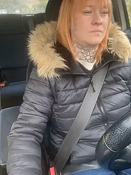 Snapshot of poussichienne chatting on 03-28-26, 11:10 poussichienne online show from 03-28-26, 11:10