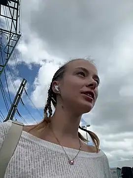 enjoy my beauty online show from 12-22-24, 05:12