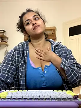 Curvydesifromgermany online show from 09-23-25, 02:42