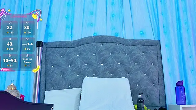 Snapshot of AuraRoss chatting on 10-07-25, 07:11 AuraRoss online show from 10-07-25, 07:11