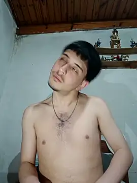 Snapshot of Elvergonn2105 chatting on 10-17-25, 04:37 Elvergonn2105 online show from 10-17-25, 04:37