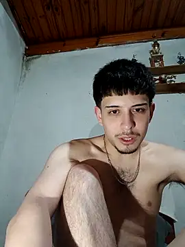 Snapshot of Elvergonn2105 chatting on 11-17-25, 04:40 Elvergonn2105 online show from 11-17-25, 04:40