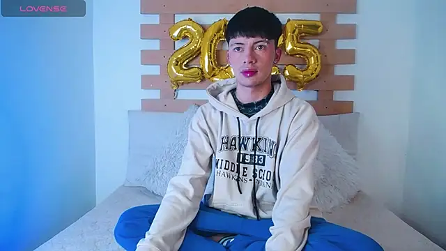 Snapshot of Steev_Novoa chatting on 01-06-25, 05:30 Steev Novoa online show from 01-06-25, 05:30