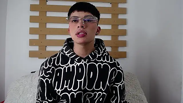 Snapshot of Steev_Novoa chatting on 01-26-25, 03:27 Steev Novoa online show from 01-26-25, 03:27
