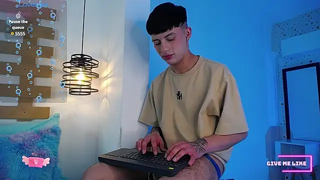 Snapshot of Steev_Novoa chatting on 02-22-25, 07:45 Steev Novoa online show from 02-22-25, 07:45