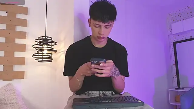 Snapshot of Steev_Novoa chatting on 03-19-25, 04:25 Steev Novoa online show from 03-19-25, 04:25