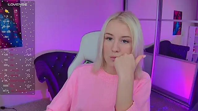 Snapshot of Selenatrend chatting on 10-07-25, 12:24 Selenatrend online show from 10-07-25, 12:24