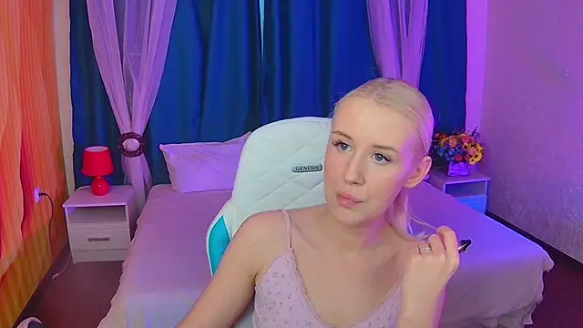 Snapshot of Selenatrend chatting on 10-09-25, 12:25 Selenatrend online show from 10-09-25, 12:25