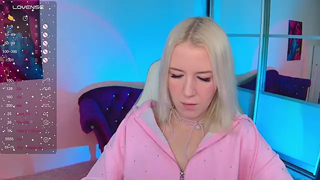 Snapshot of Selenatrend chatting on 10-17-25, 01:46 Selenatrend online show from 10-17-25, 01:46