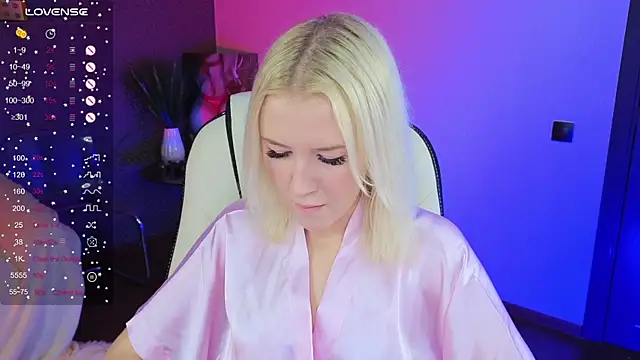 Snapshot of Selenatrend chatting on 10-21-25, 06:36 Selenatrend online show from 10-21-25, 06:36