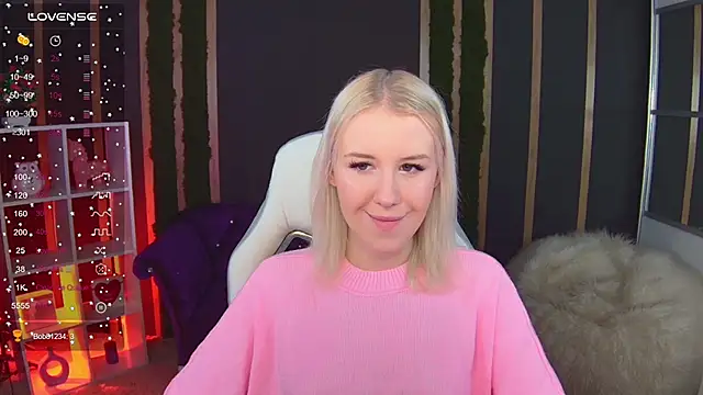 Snapshot of Selenatrend chatting on 11-08-25, 12:16 Selenatrend online show from 11-08-25, 12:16