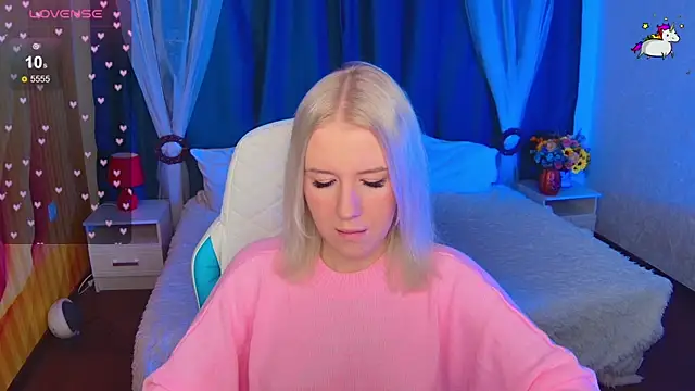 Snapshot of Selenatrend chatting on 11-11-25, 12:05 Selenatrend online show from 11-11-25, 12:05