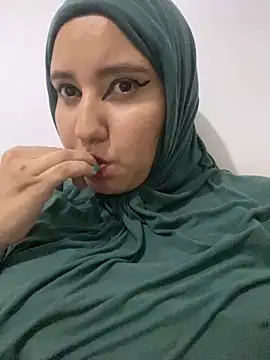 Snapshot of hannahayat chatting on 02-01-25, 04:35 hannahayat online show from 02-01-25, 04:35