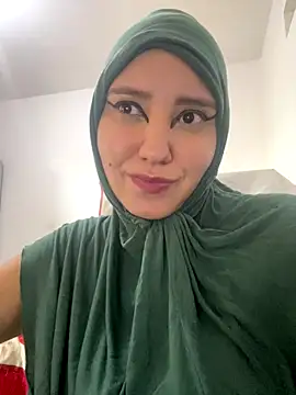 Snapshot of hannahayat chatting on 09-17-25, 01:02 hannahayat online show from 09-17-25, 01:02