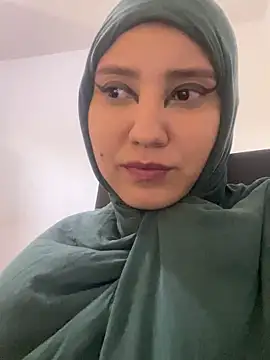 Snapshot of hannahayat chatting on 10-07-25, 02:47 hannahayat online show from 10-07-25, 02:47