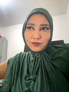 Snapshot of hannahayat chatting on 10-15-25, 01:11 hannahayat online show from 10-15-25, 01:11