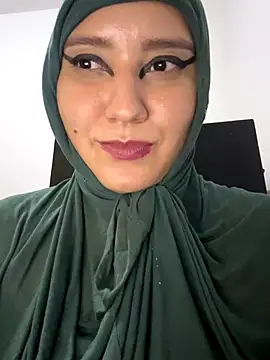 Snapshot of hannahayat chatting on 10-25-25, 02:52 hannahayat online show from 10-25-25, 02:52