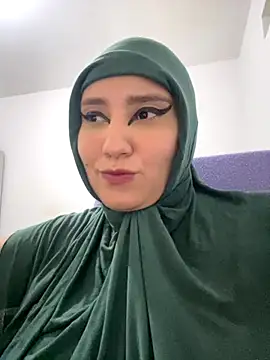 Snapshot of hannahayat chatting on 10-27-25, 01:20 hannahayat online show from 10-27-25, 01:20