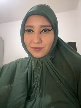 Snapshot of hannahayat chatting on 11-08-25, 08:29 hannahayat online show from 11-08-25, 08:29