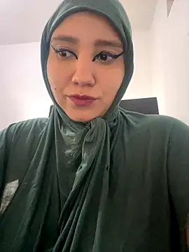 Snapshot of hannahayat chatting on 11-12-25, 12:49 hannahayat online show from 11-12-25, 12:49