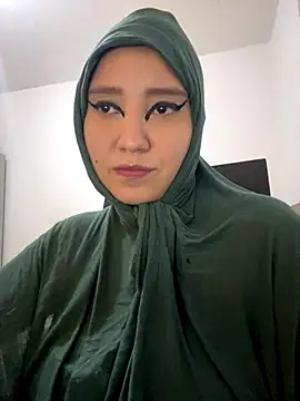 Snapshot of hannahayat chatting on 11-15-25, 02:24 hannahayat online show from 11-15-25, 02:24