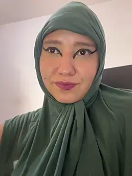 Snapshot of hannahayat chatting on 11-21-25, 01:54 hannahayat online show from 11-21-25, 01:54