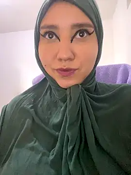 Snapshot of hannahayat chatting on 12-15-25, 03:27 hannahayat online show from 12-15-25, 03:27